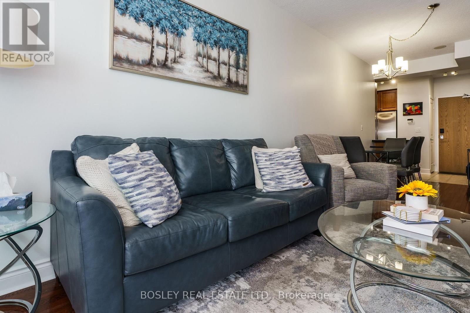 1401 - 1910 Lake Shore Boulevard W, Toronto, ON - Indoor Photo Showing Living Room