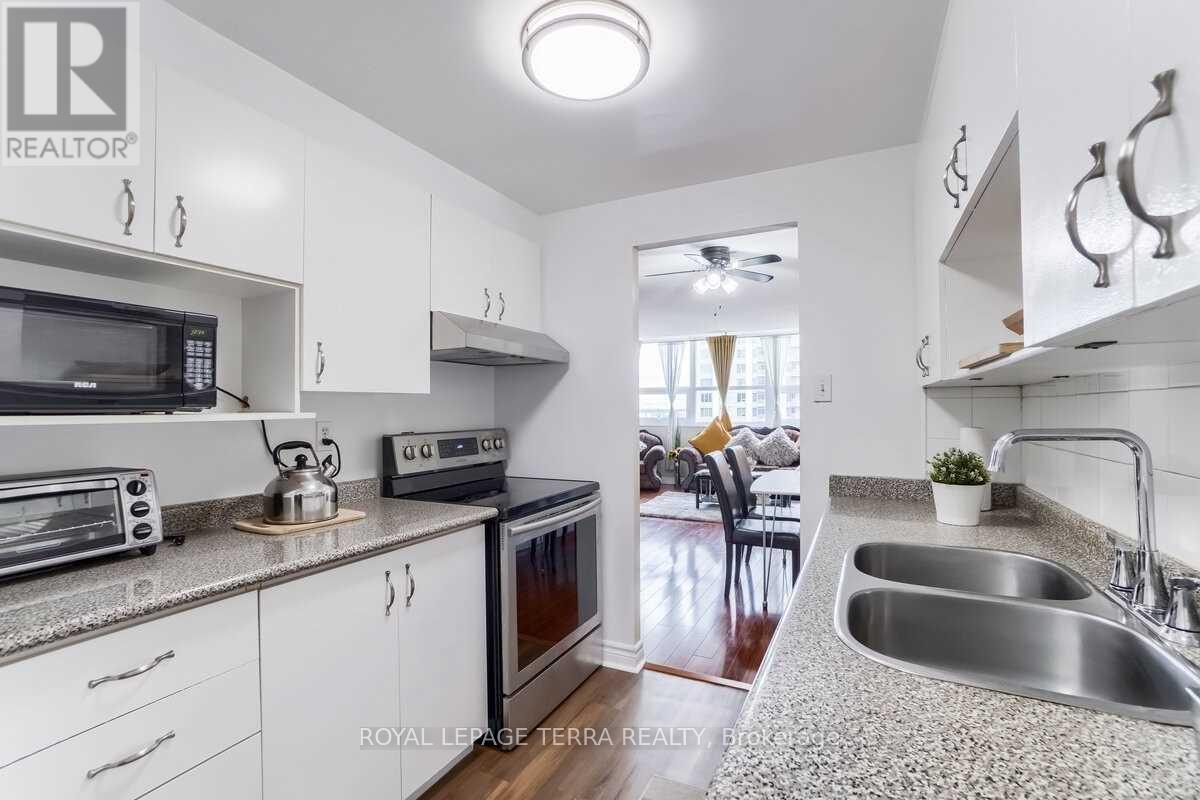 1207 - 4 Lisa Street, Brampton, ON - Indoor Photo Showing Kitchen With Double Sink
