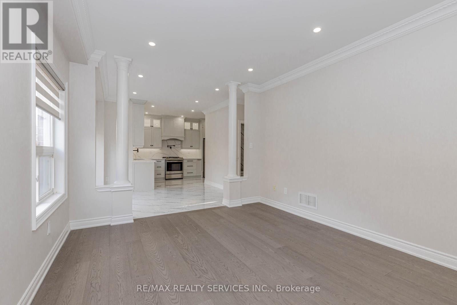 Upper - 50 Amboise Crescent, Brampton, ON - Indoor Photo Showing Other Room