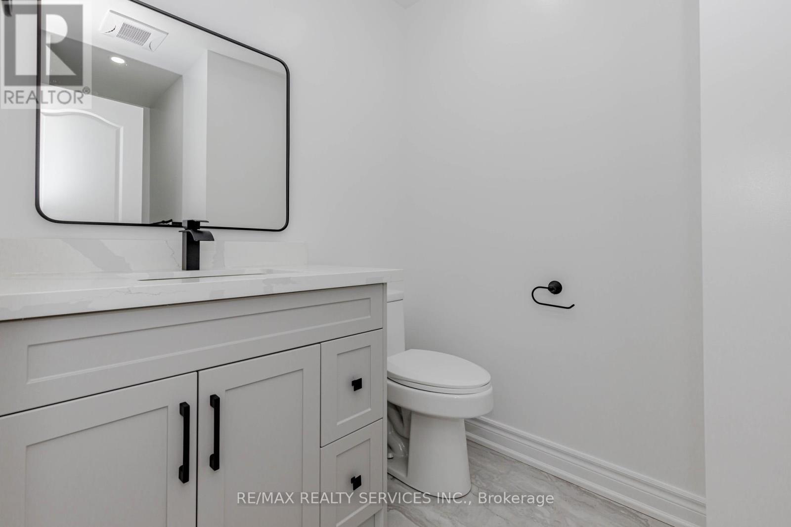 Upper - 50 Amboise Crescent, Brampton, ON - Indoor Photo Showing Bathroom