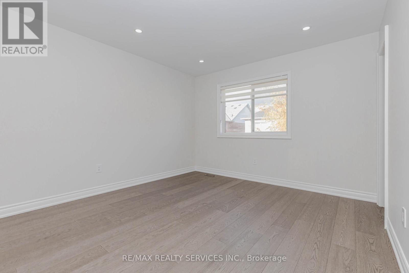 Upper - 50 Amboise Crescent, Brampton, ON - Indoor Photo Showing Other Room