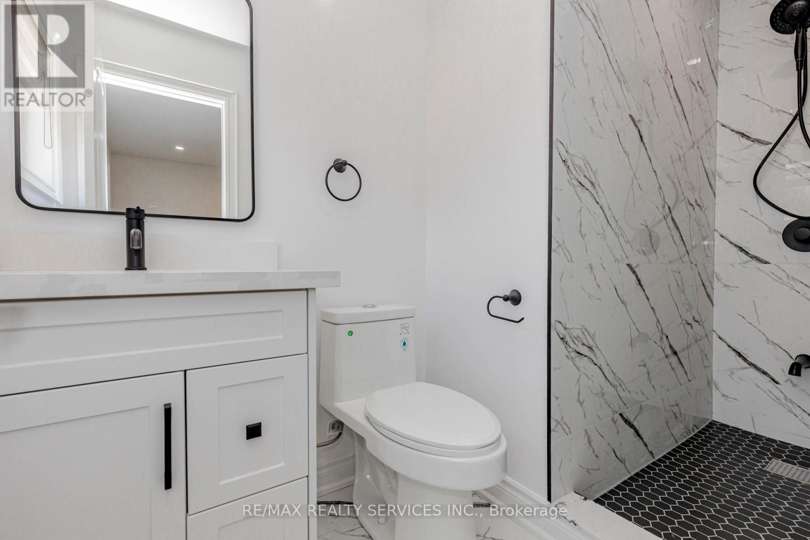 Upper - 50 Amboise Crescent, Brampton, ON - Indoor Photo Showing Bathroom