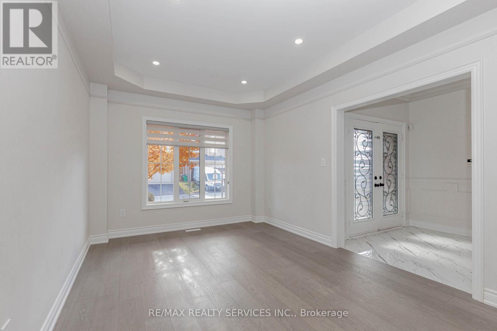 Upper - 50 Amboise Crescent, Brampton, ON - Indoor Photo Showing Other Room