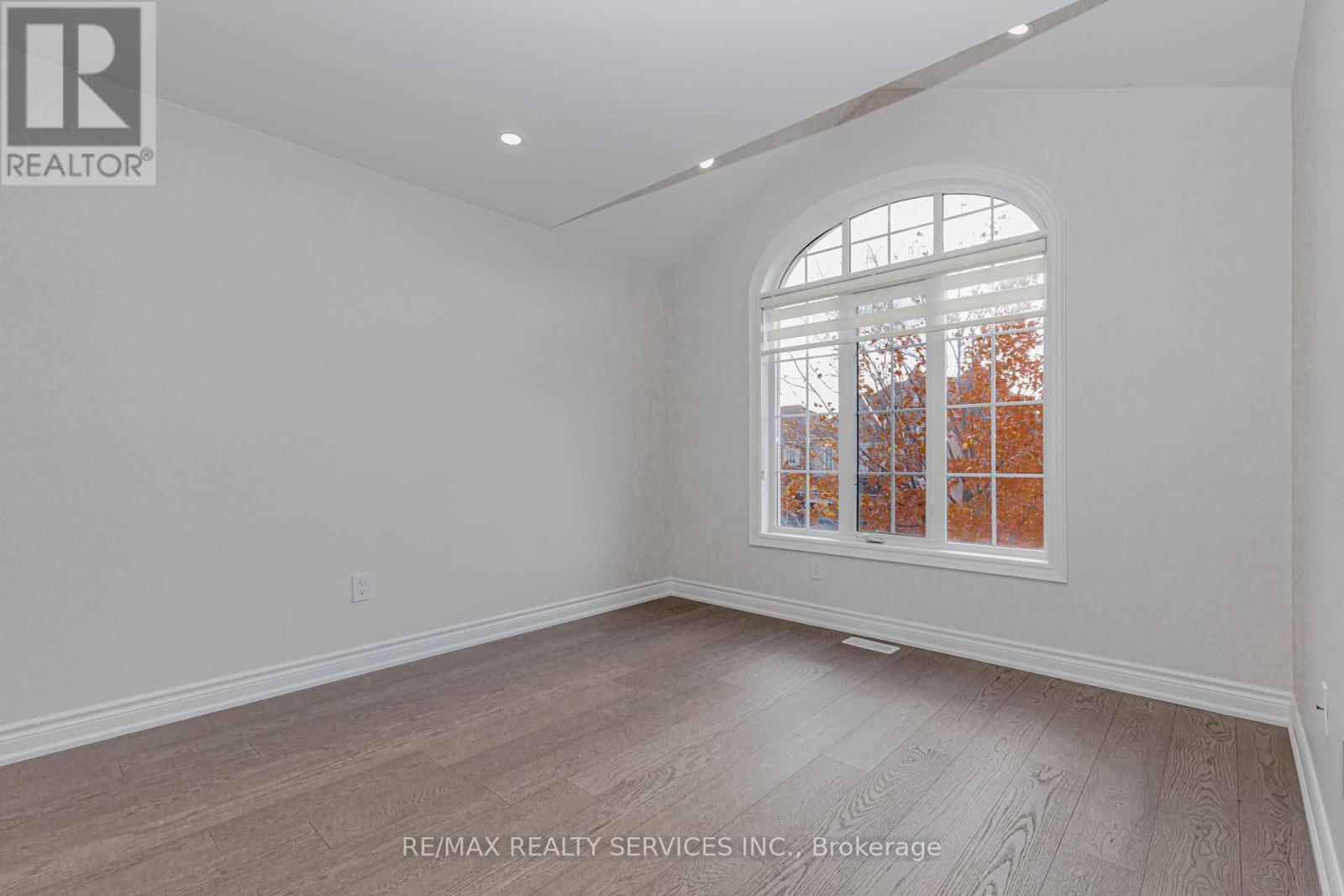 Upper - 50 Amboise Crescent, Brampton, ON - Indoor Photo Showing Other Room