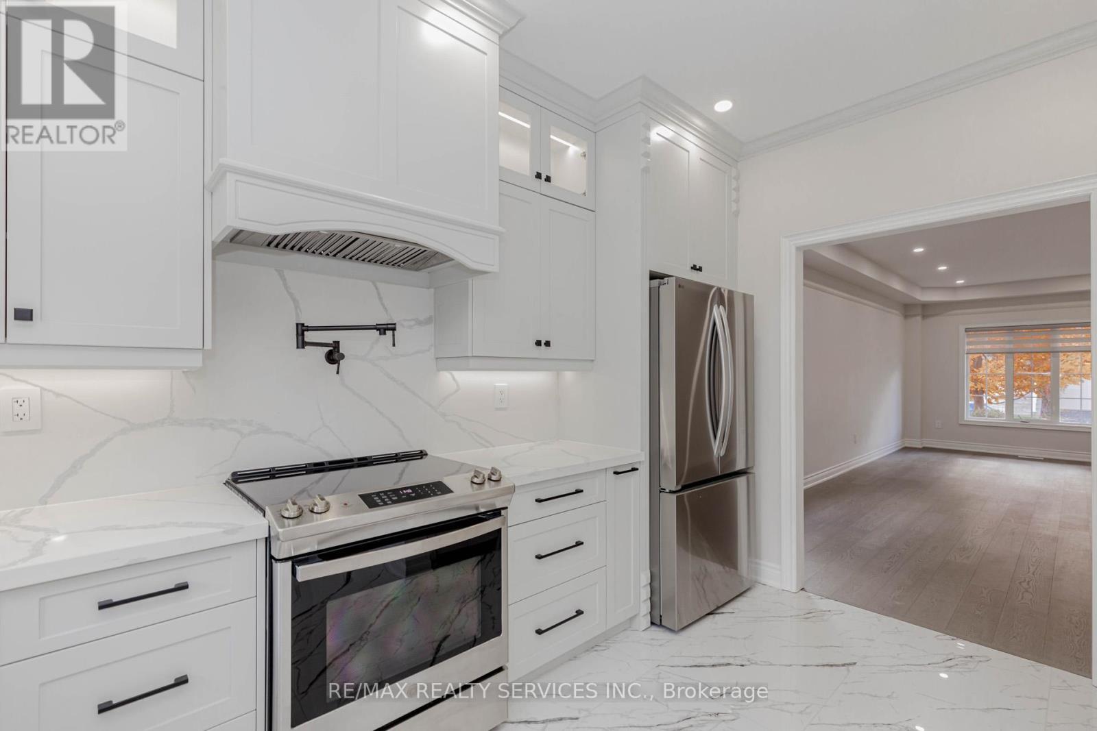 Upper - 50 Amboise Crescent, Brampton, ON - Indoor Photo Showing Kitchen With Stainless Steel Kitchen With Upgraded Kitchen
