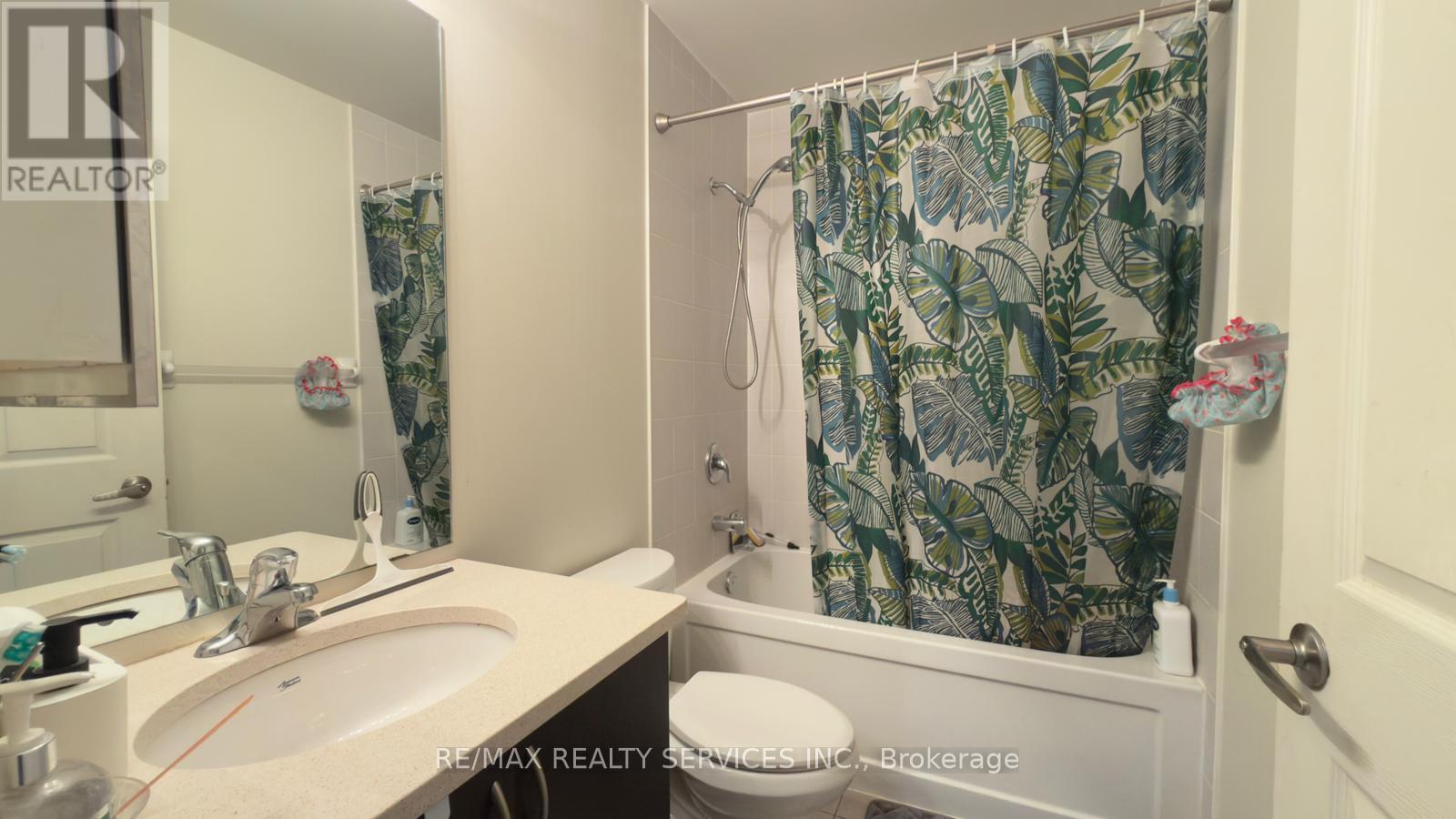 2108 - 339 Rathburn Road W, Mississauga, ON - Indoor Photo Showing Bathroom