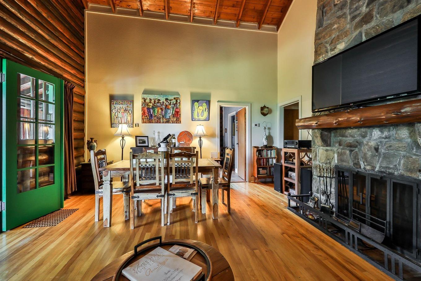 Dining room - 477 Ch. Des Critiques, Montebello, QC - Indoor Photo Showing Other Room With Fireplace