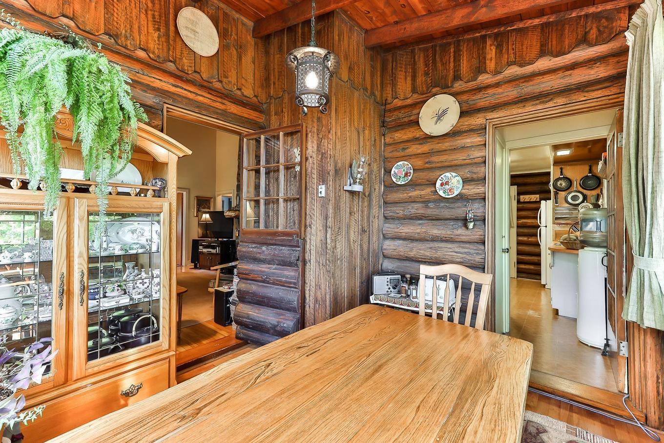 Dinette - 477 Ch. Des Critiques, Montebello, QC - Indoor