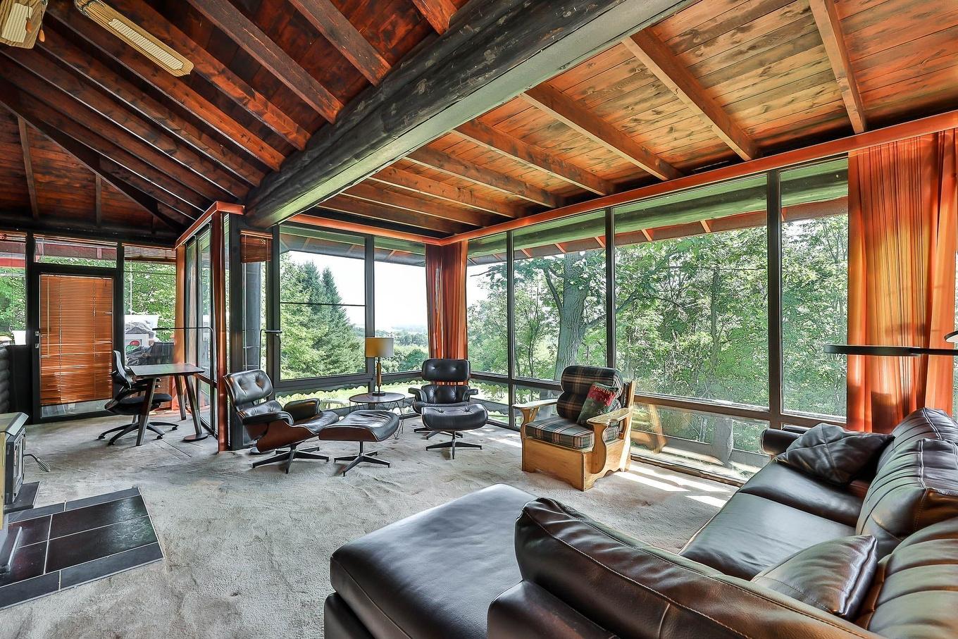 Family room - 477 Ch. Des Critiques, Montebello, QC - Indoor Photo Showing Living Room