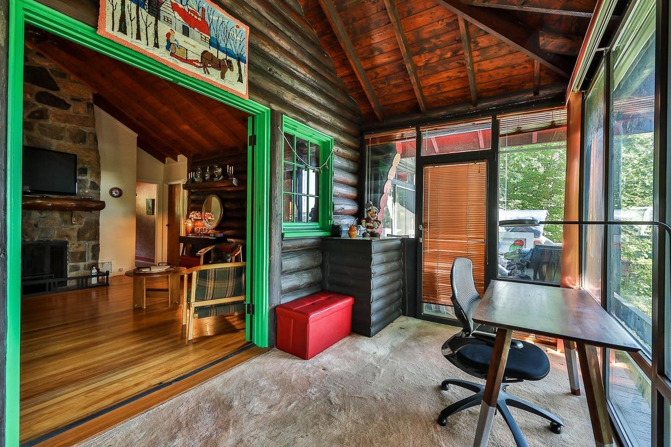 Family room - 477 Ch. Des Critiques, Montebello, QC -