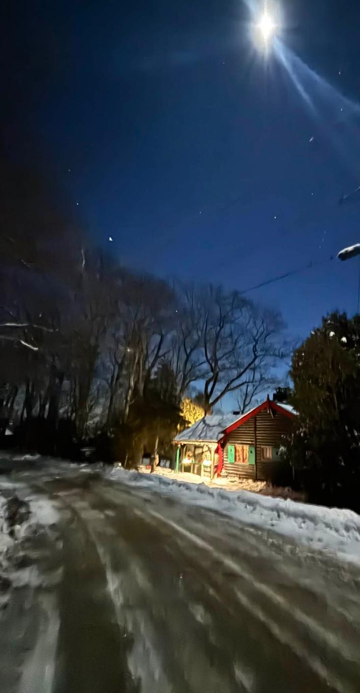 Frontage - 477 Ch. Des Critiques, Montebello, QC - Outdoor