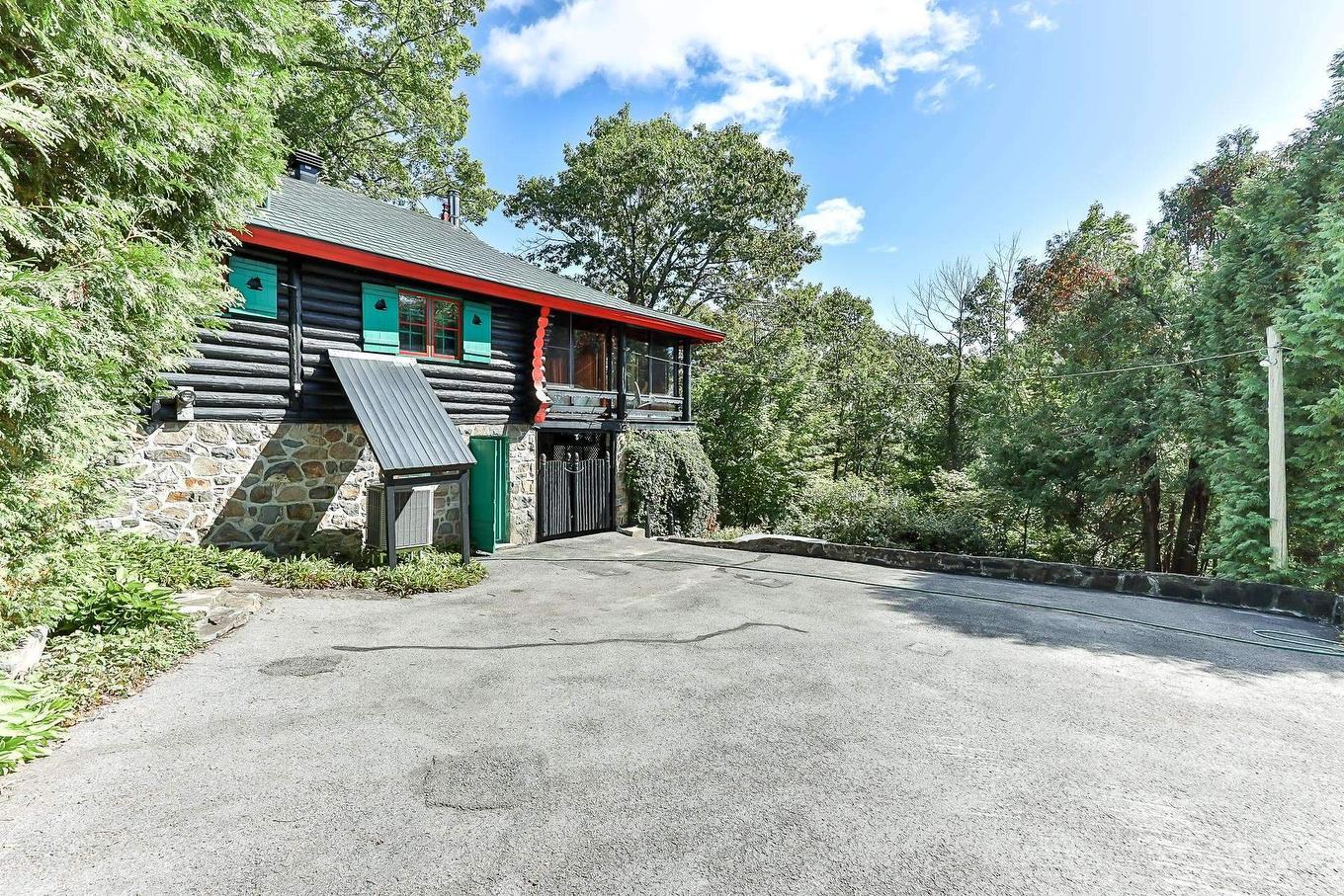 Parking - 477 Ch. Des Critiques, Montebello, QC - Outdoor