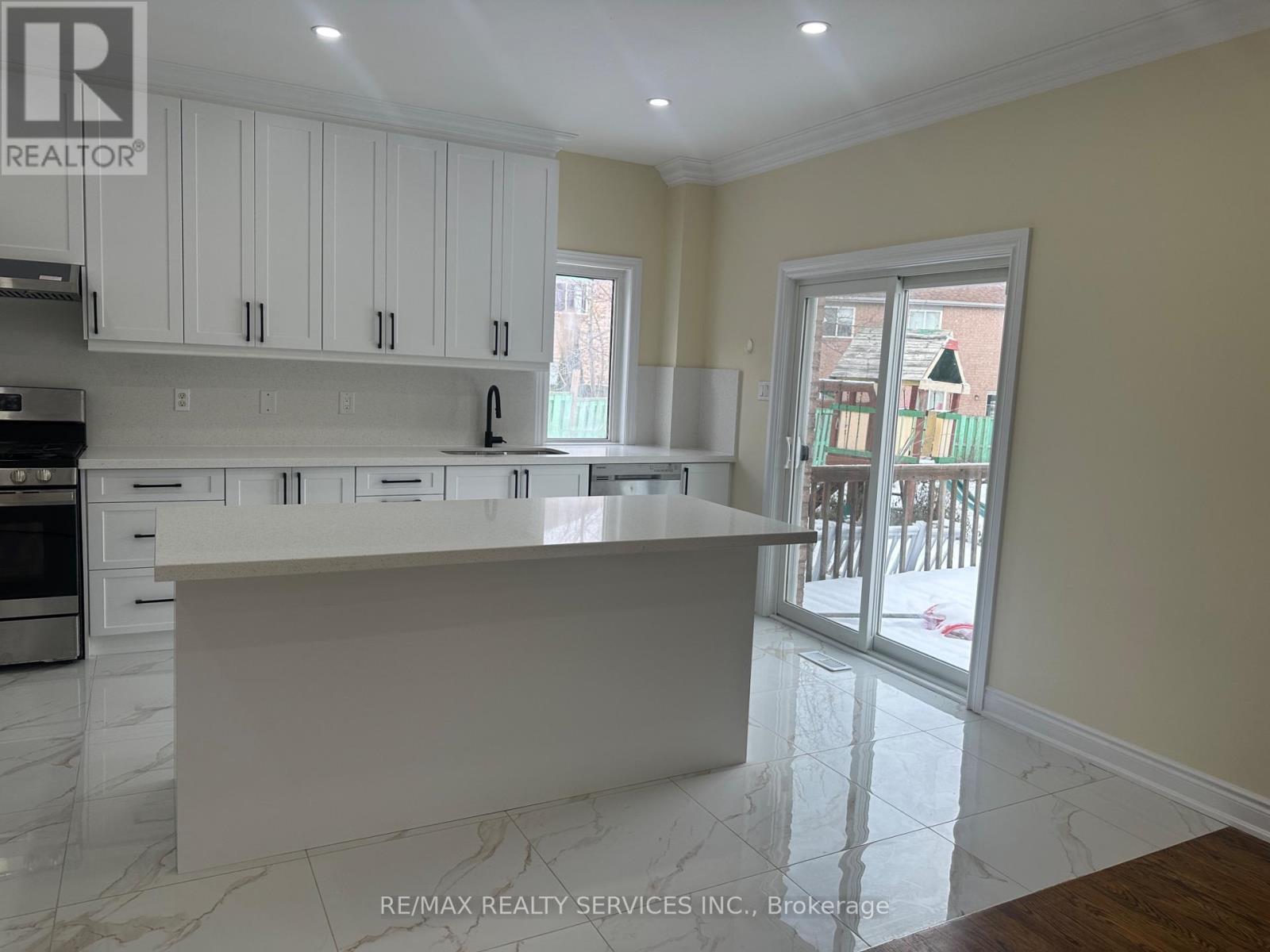 80 Farthingale Crescent, Brampton, ON - Indoor Photo Showing Kitchen