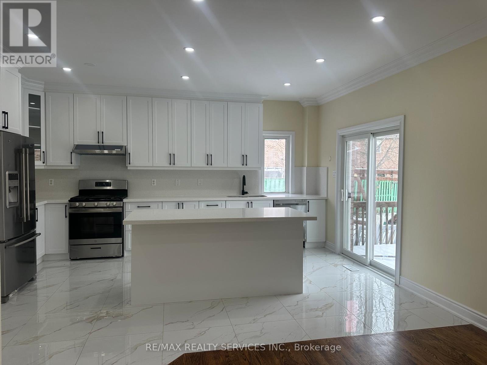 80 Farthingale Crescent, Brampton, ON - Indoor Photo Showing Kitchen