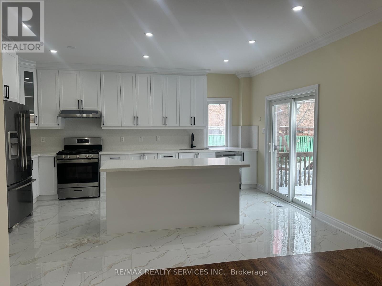 80 Farthingale Crescent, Brampton, ON - Indoor Photo Showing Kitchen