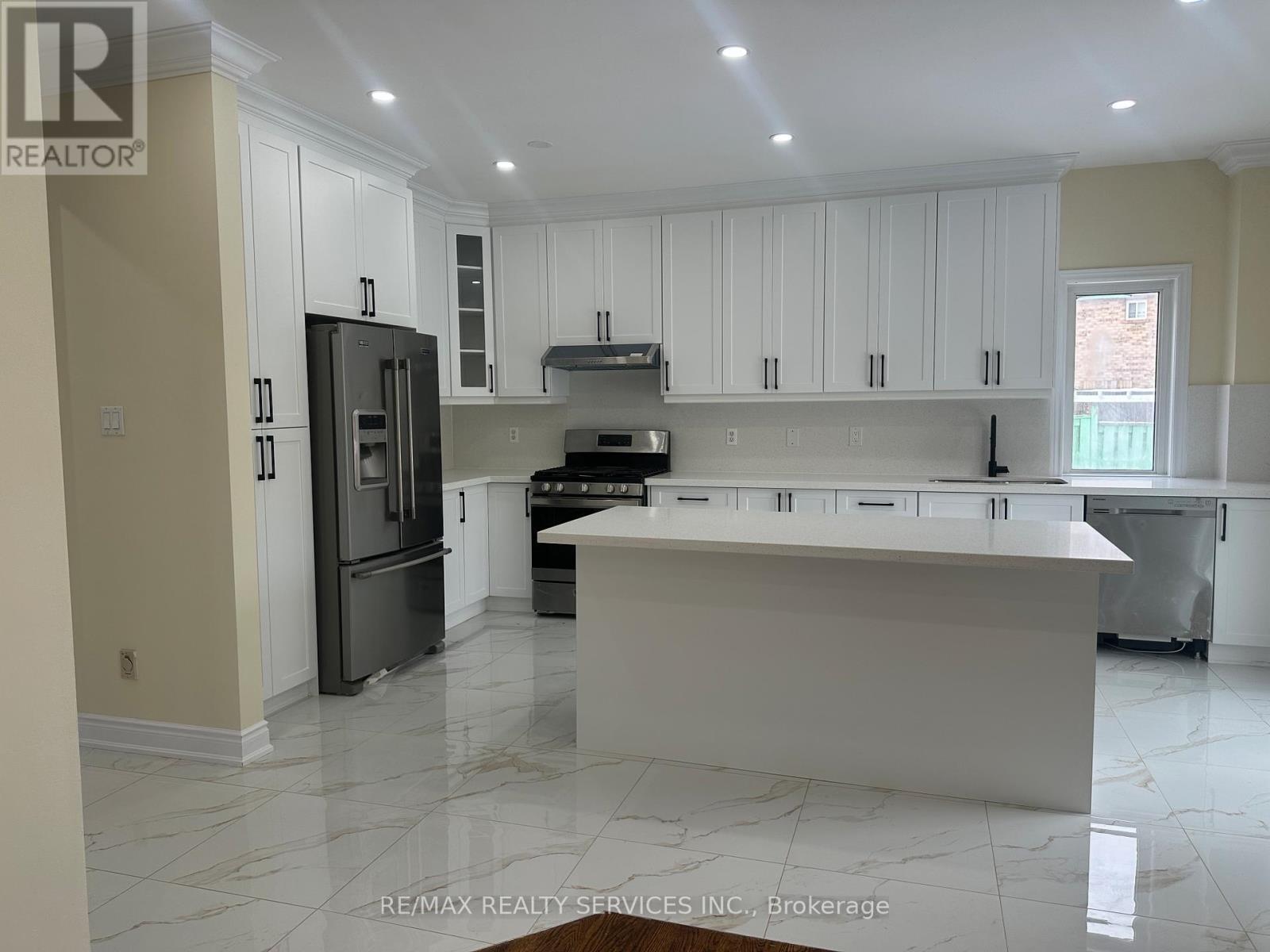 80 Farthingale Crescent, Brampton, ON - Indoor Photo Showing Kitchen