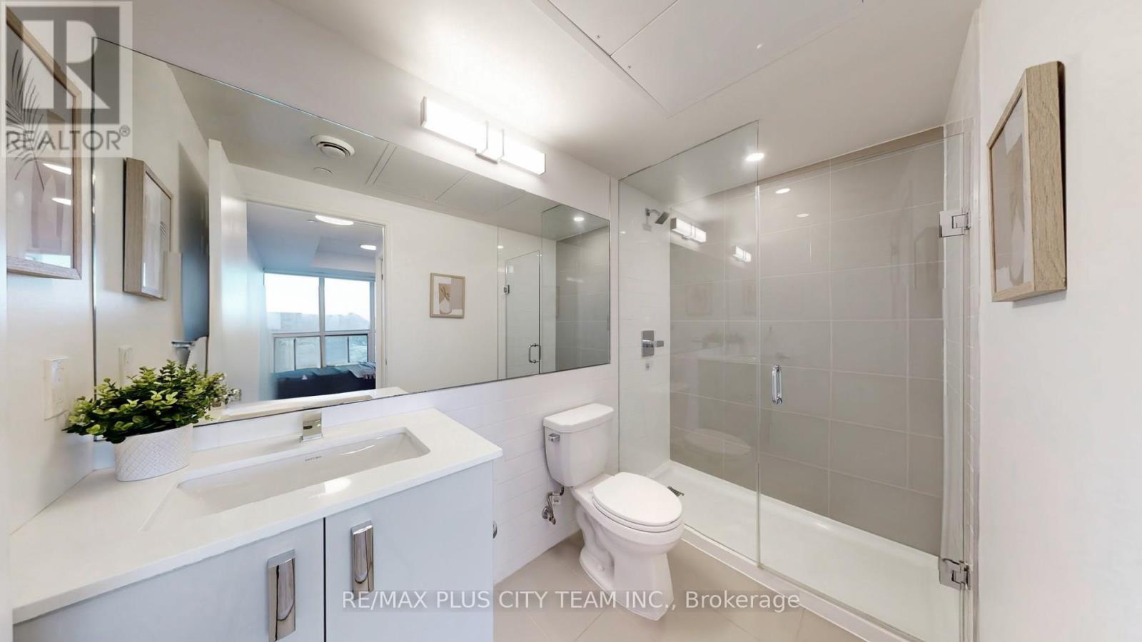 517 - 10 Gibbs Road, Toronto, ON - Indoor Photo Showing Bathroom