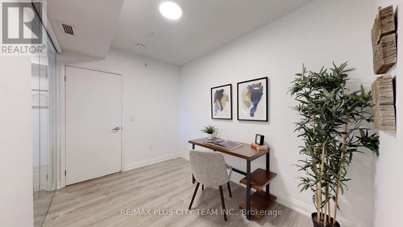 517 - 10 Gibbs Road, Toronto, ON - Indoor Photo Showing Other Room