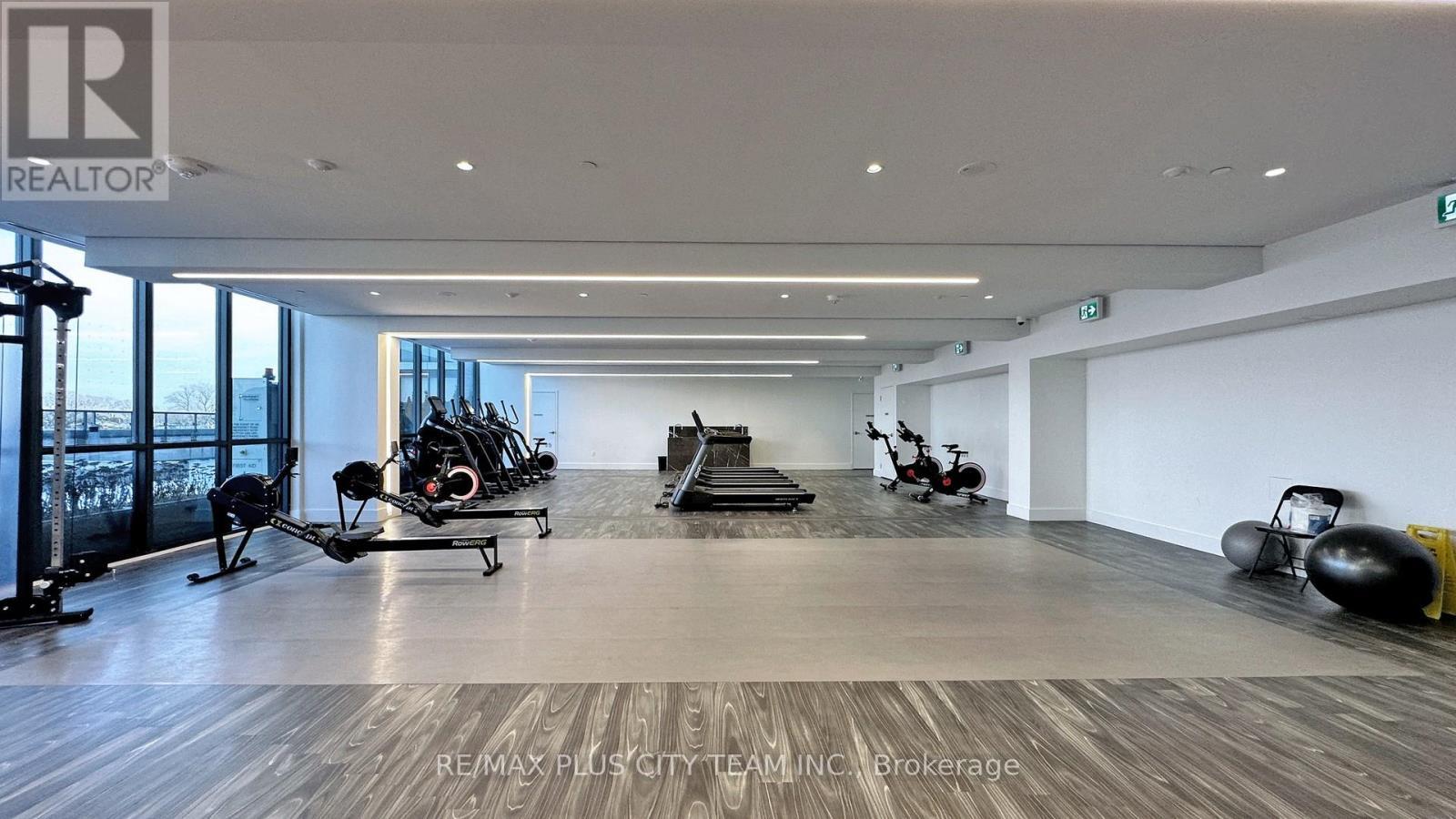 517 - 10 Gibbs Road, Toronto, ON - Indoor Photo Showing Gym Room