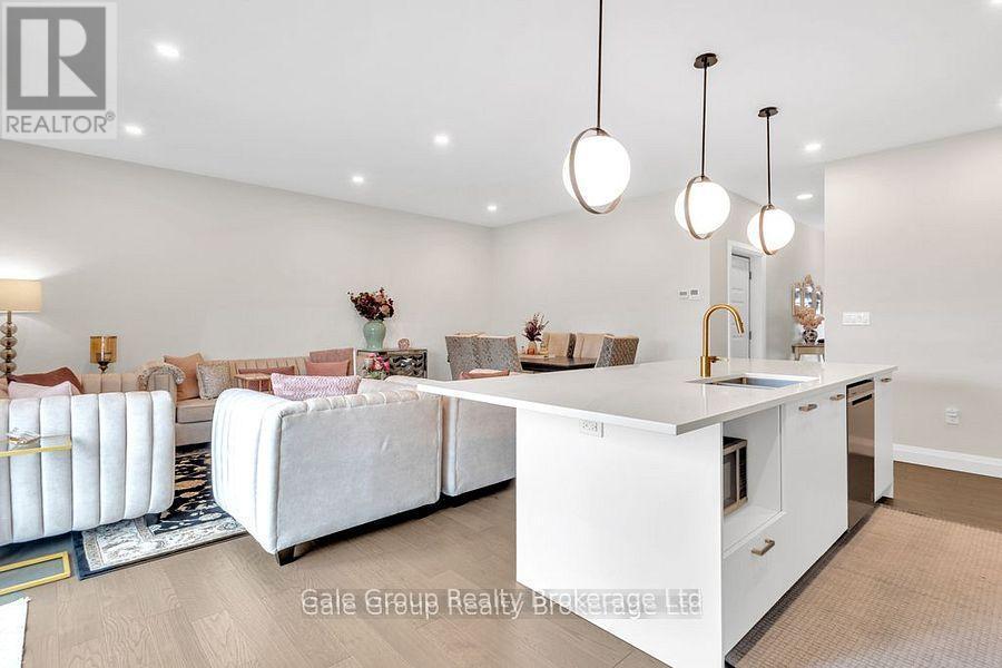 602 - 361 Quarter Town Line, Tillsonburg, ON - Indoor Photo Showing Kitchen