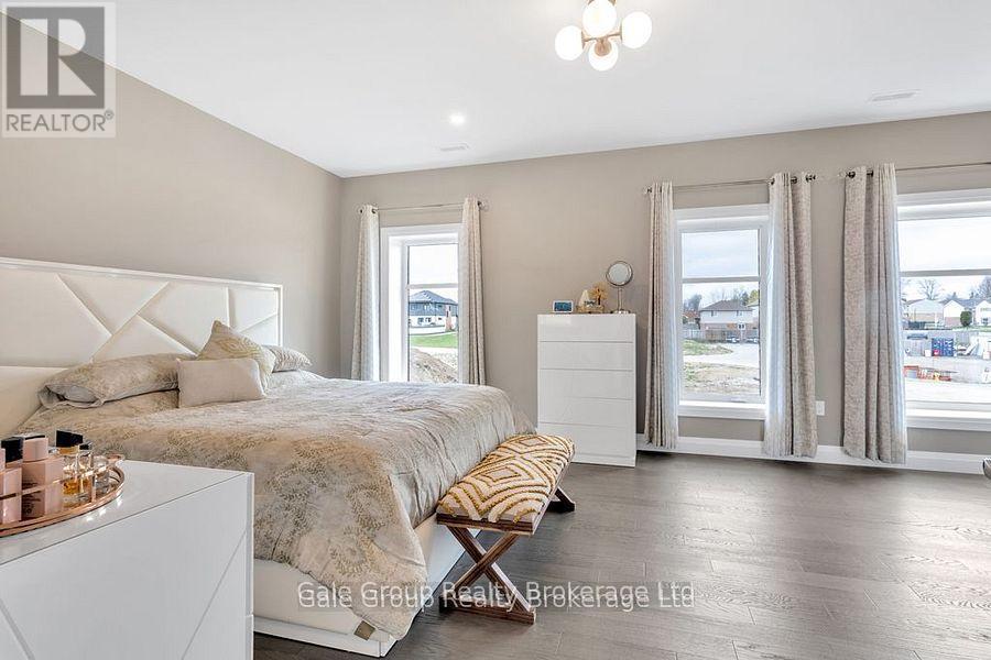 602 - 361 Quarter Town Line, Tillsonburg, ON - Indoor Photo Showing Bedroom