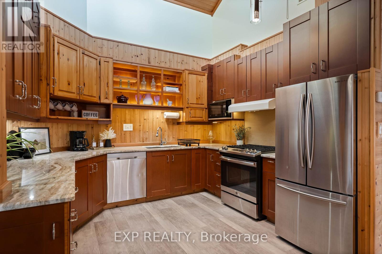 213037 10Th Line, Amaranth, ON - Indoor Photo Showing Kitchen
