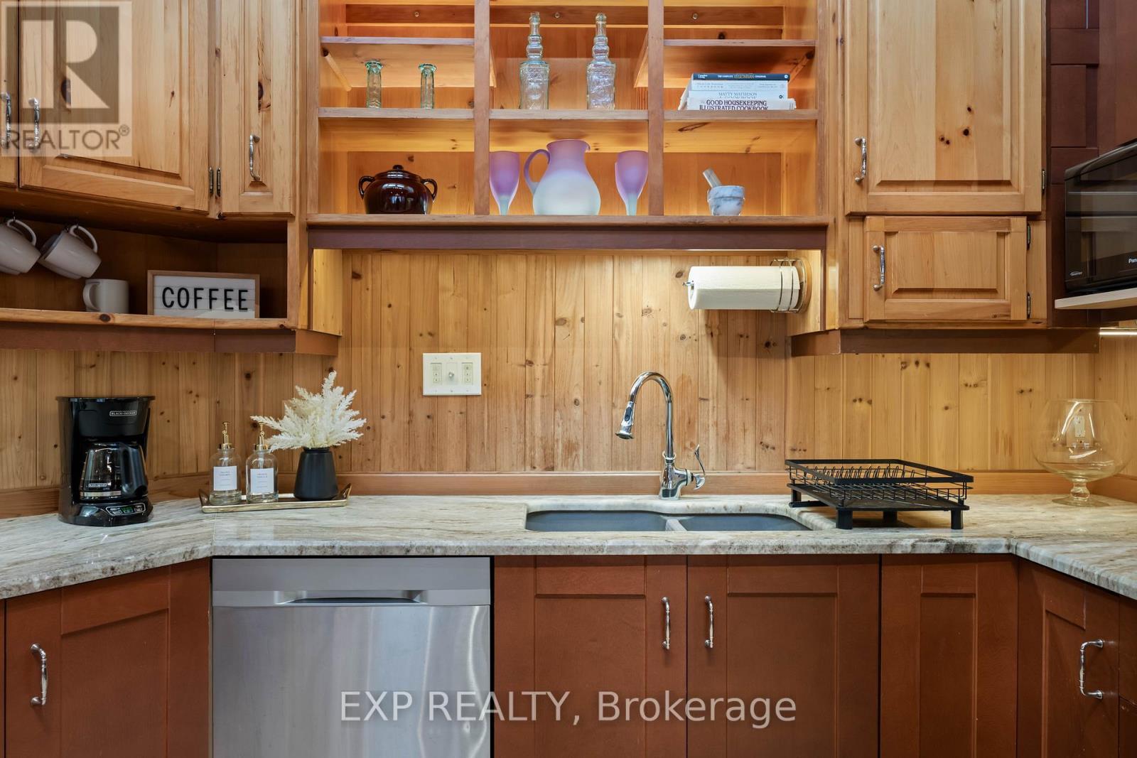 213037 10Th Line, Amaranth, ON - Indoor Photo Showing Kitchen With Double Sink