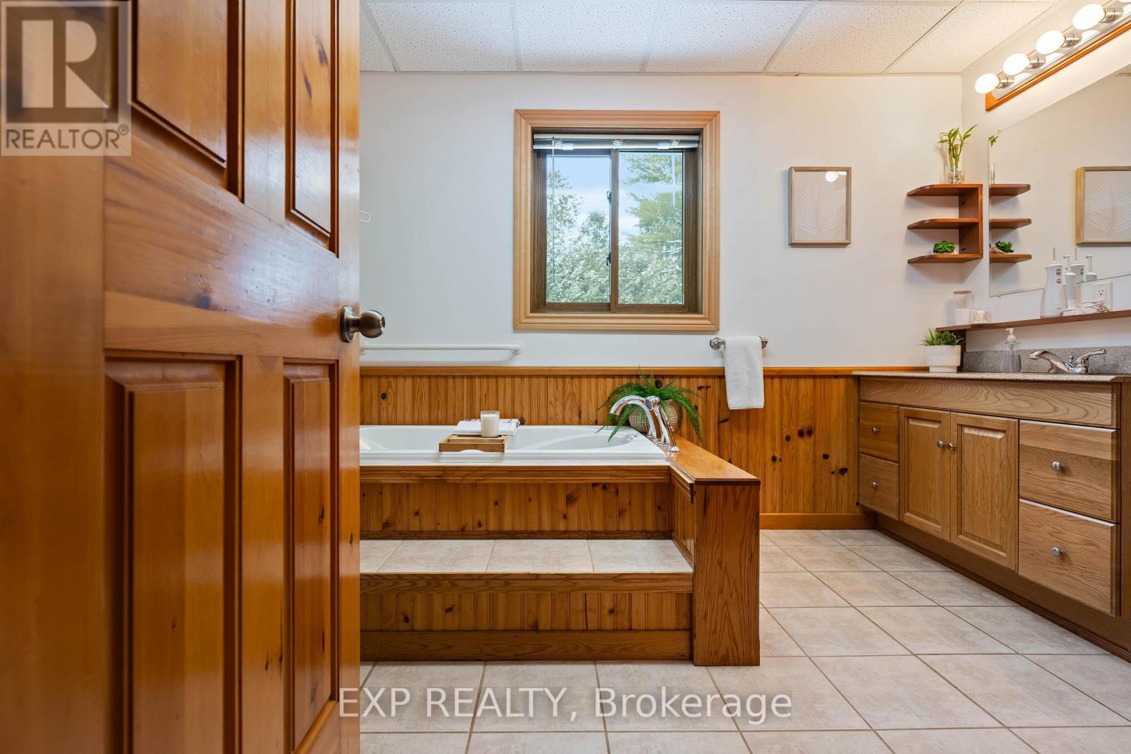 213037 10Th Line, Amaranth, ON - Indoor