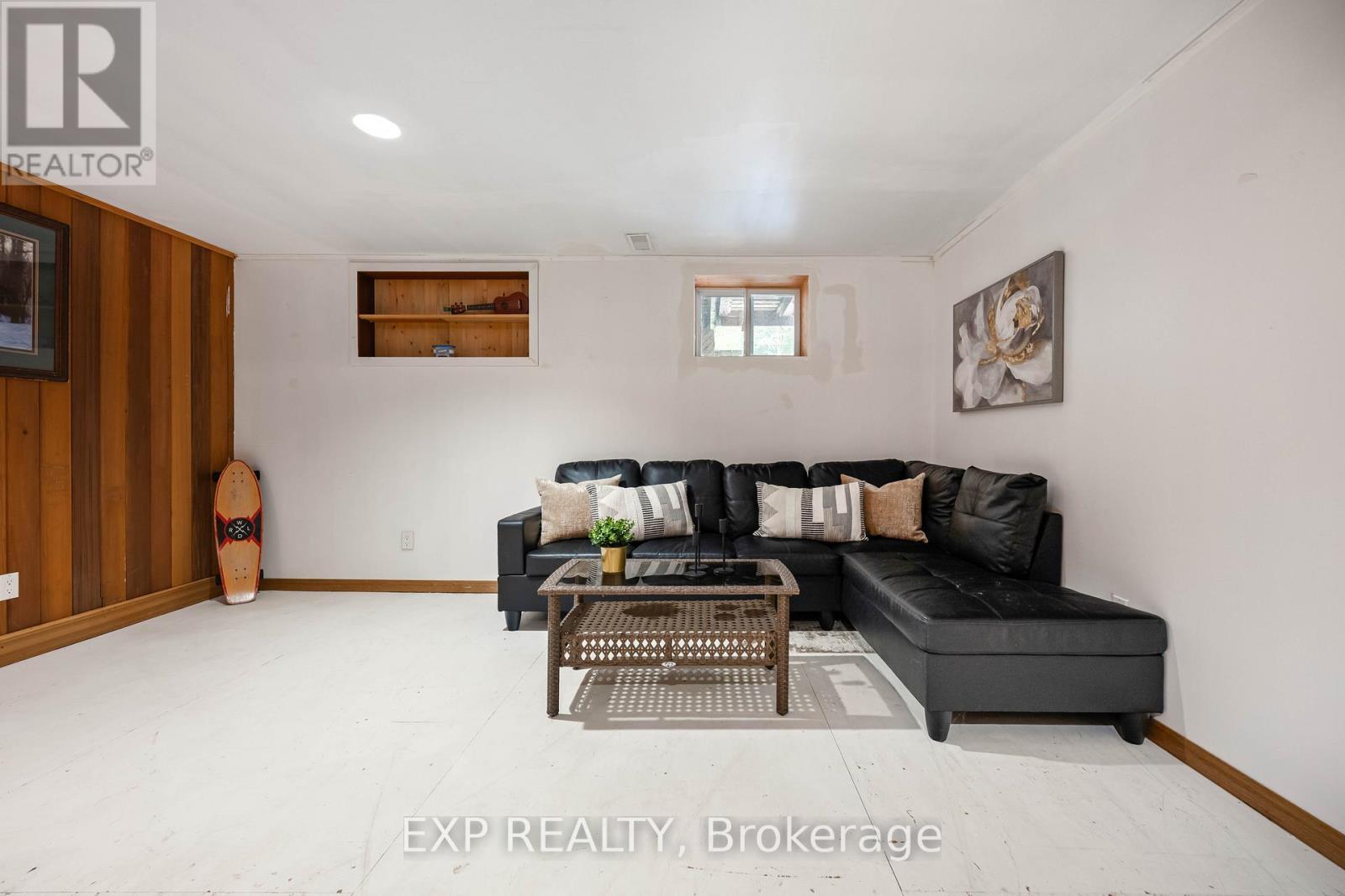 213037 10Th Line, Amaranth, ON - Indoor Photo Showing Living Room