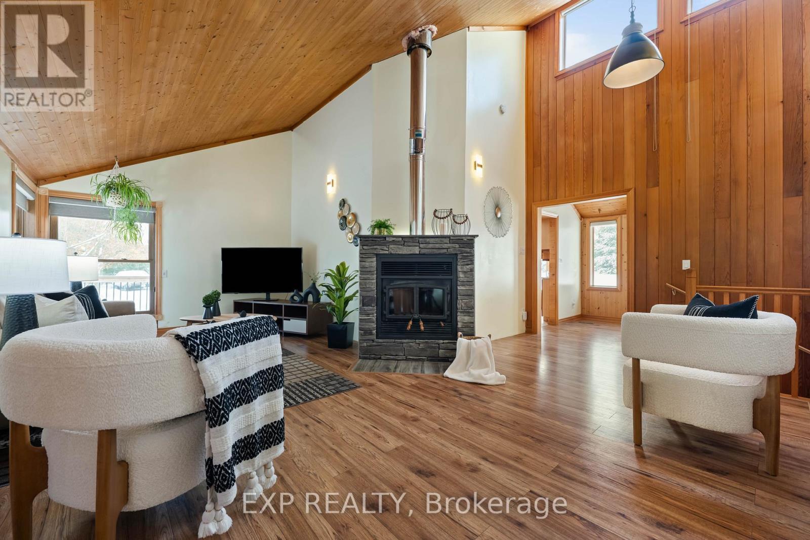 213037 10Th Line, Amaranth, ON - Indoor Photo Showing Living Room With Fireplace