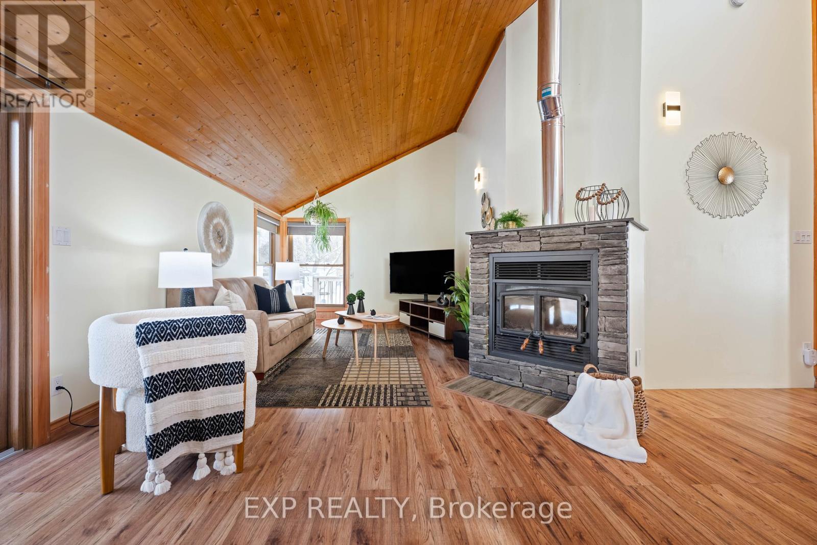 213037 10Th Line, Amaranth, ON - Indoor Photo Showing Living Room With Fireplace