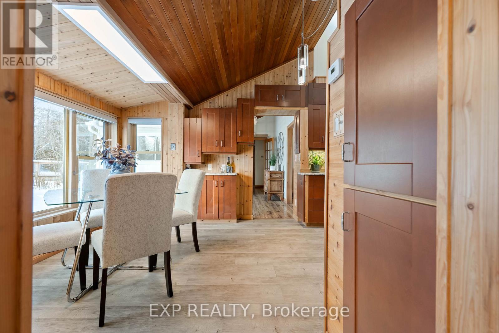 213037 10Th Line, Amaranth, ON - Indoor Photo Showing Dining Room