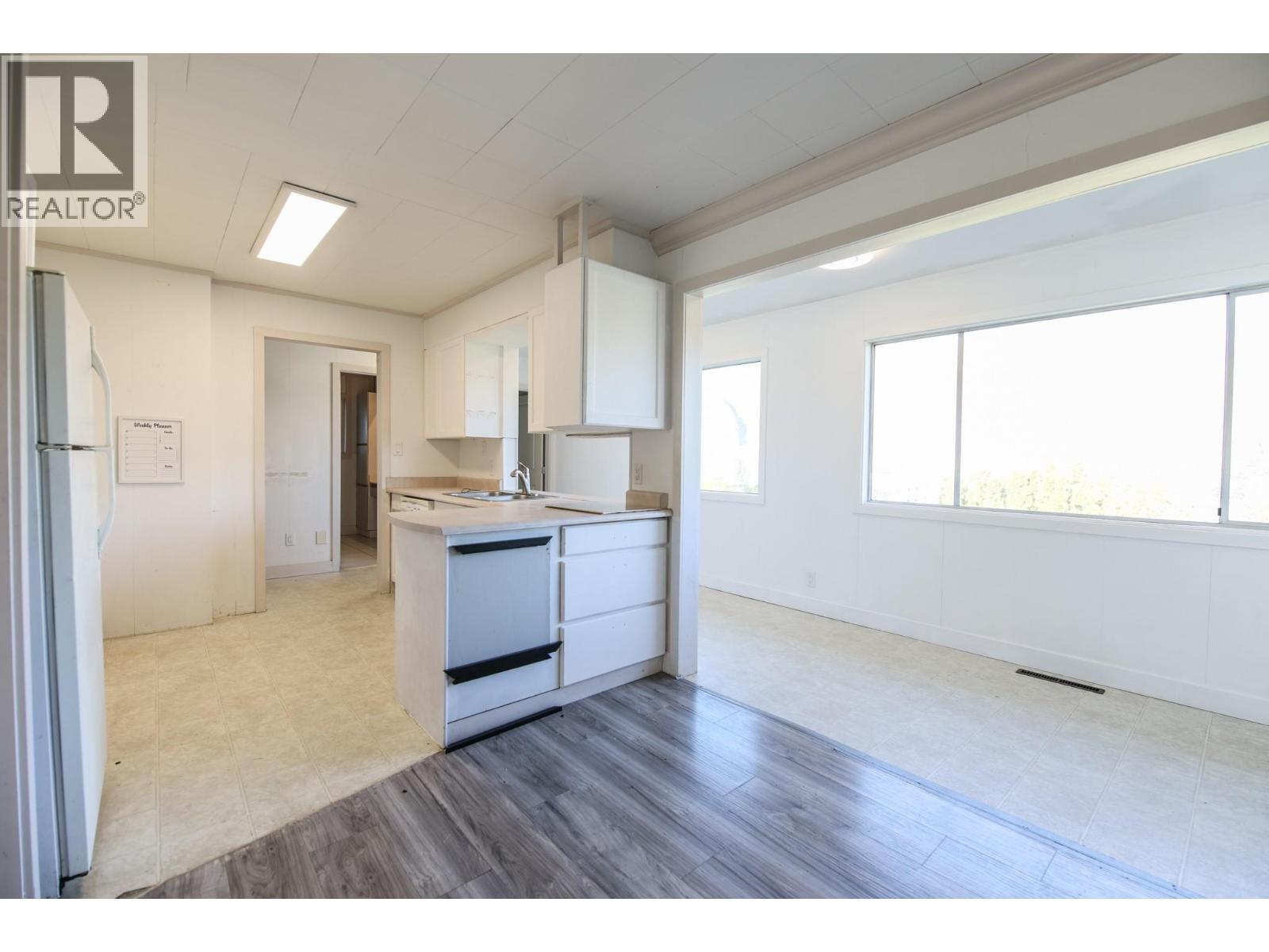 8009 87Th Street, Osoyoos, BC - Indoor Photo Showing Kitchen