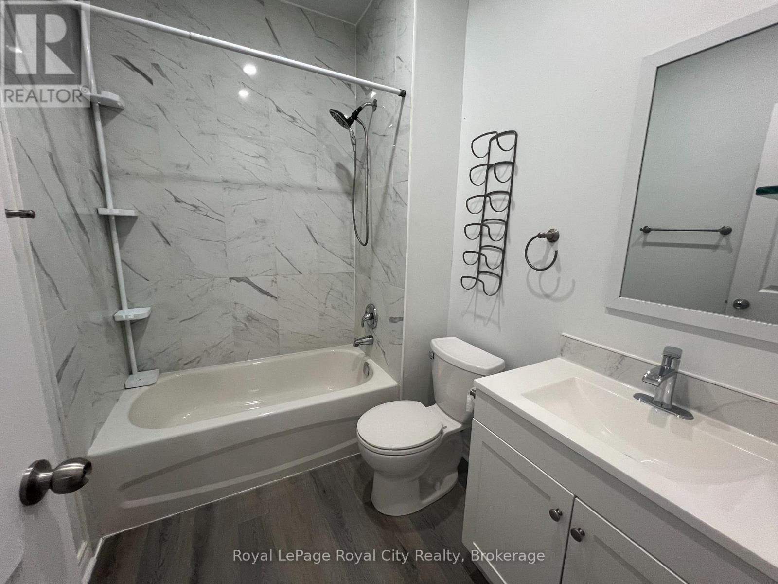 304 - 71 Victoria Street, Centre Wellington (Elora/Salem), ON - Indoor Photo Showing Bathroom