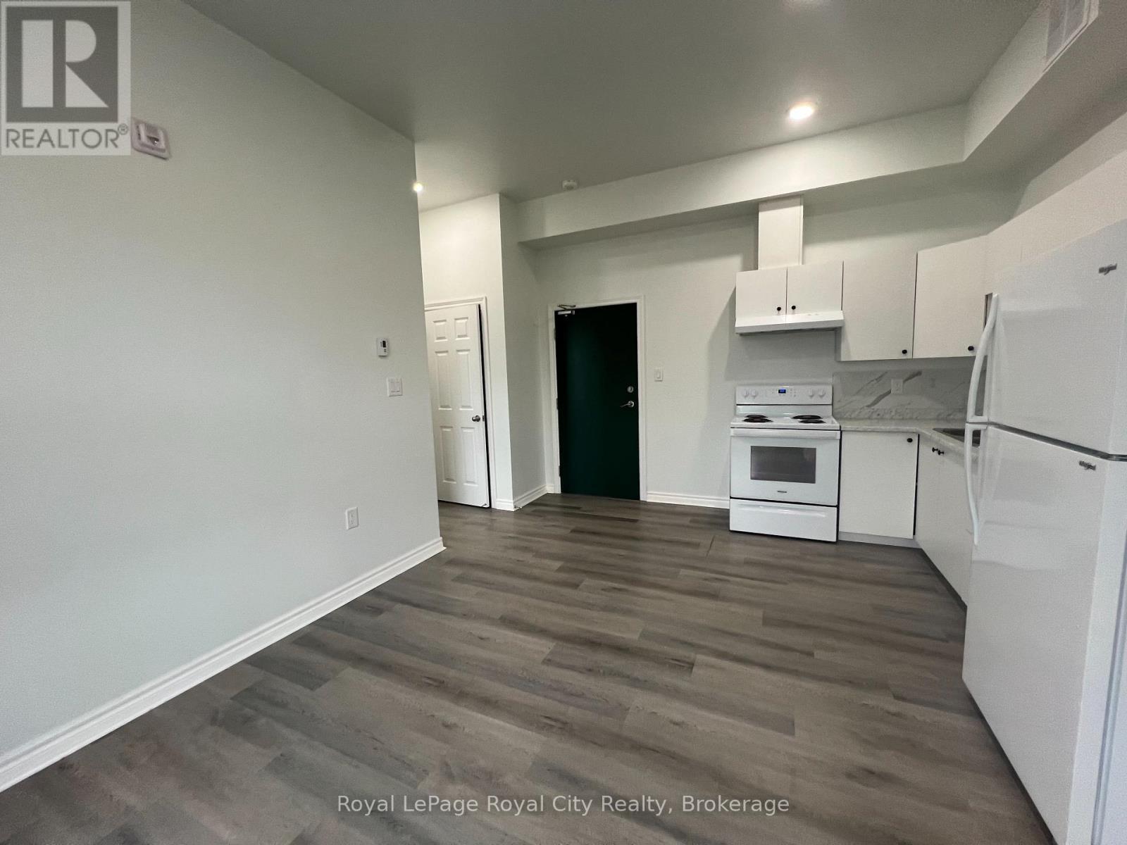 304 - 71 Victoria Street, Centre Wellington (Elora/Salem), ON - Indoor Photo Showing Kitchen