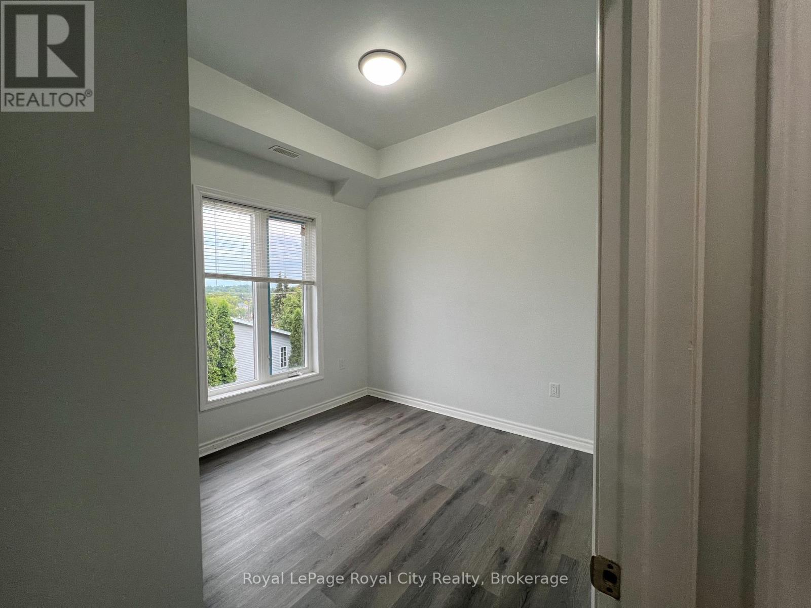 304 - 71 Victoria Street, Centre Wellington (Elora/Salem), ON - Indoor Photo Showing Other Room