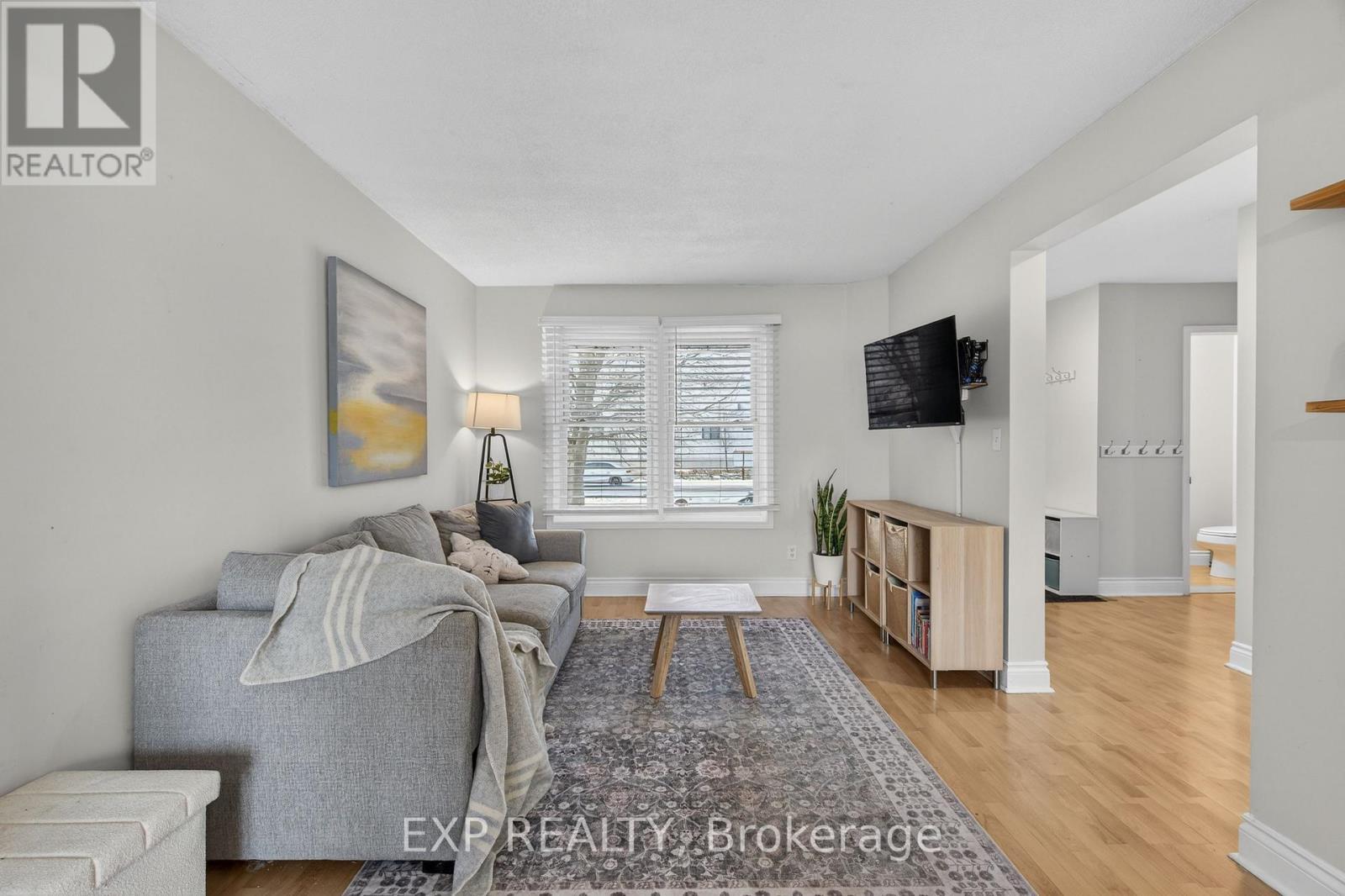 373 Ginger Street, Greater Napanee (Greater Napanee), ON - Indoor Photo Showing Living Room