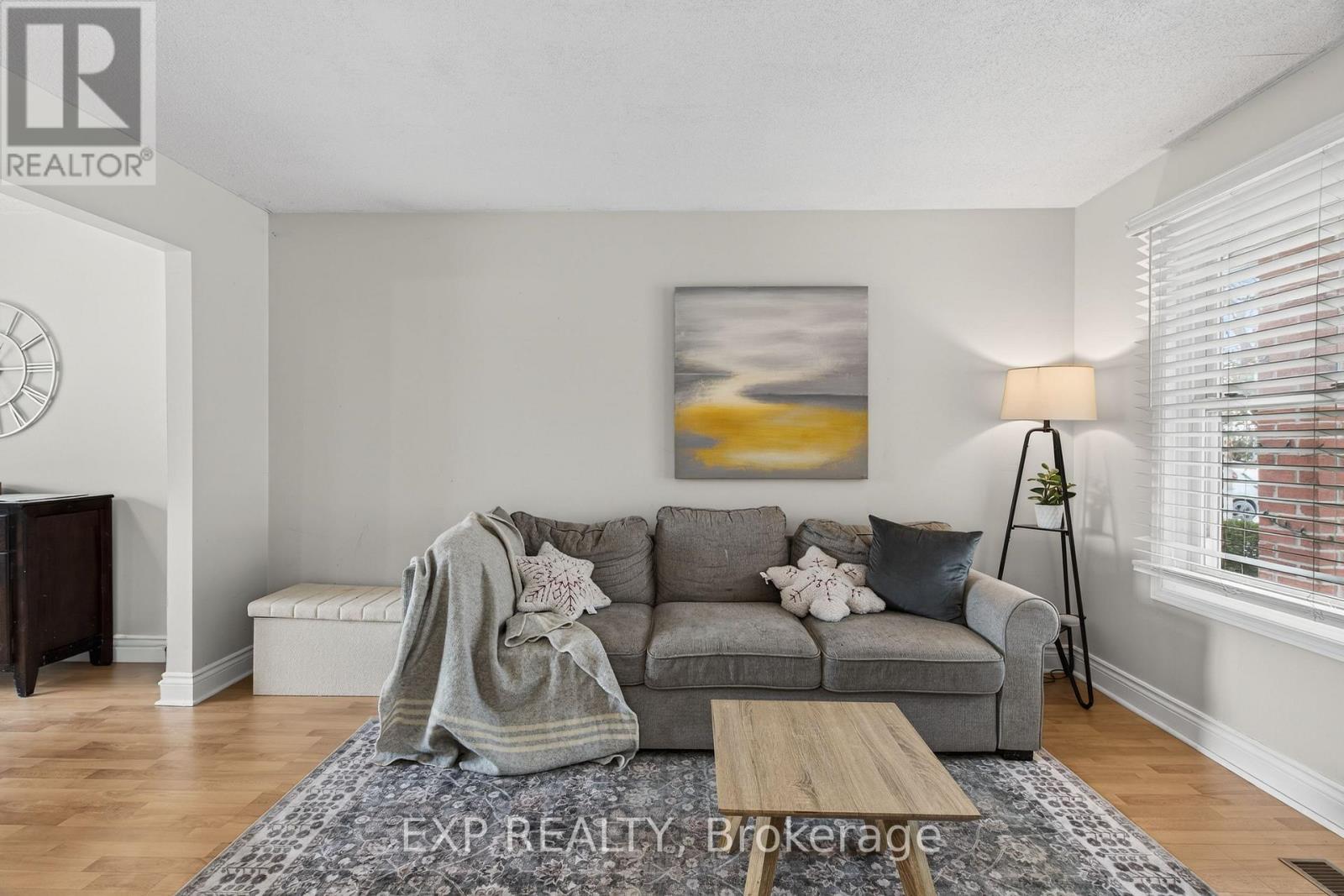 373 Ginger Street, Greater Napanee (Greater Napanee), ON - Indoor Photo Showing Living Room