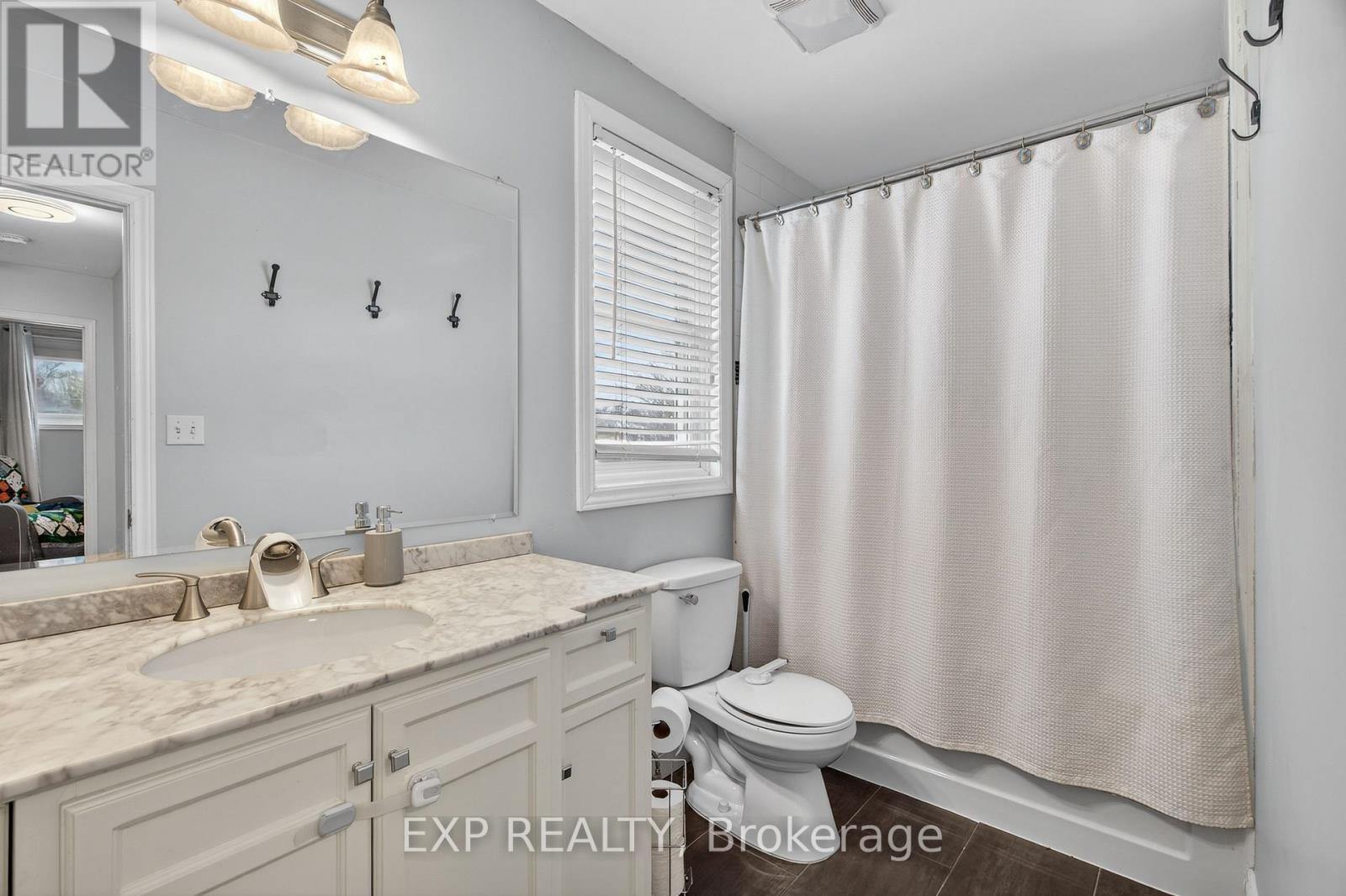 373 Ginger Street, Greater Napanee (Greater Napanee), ON - Indoor Photo Showing Bathroom