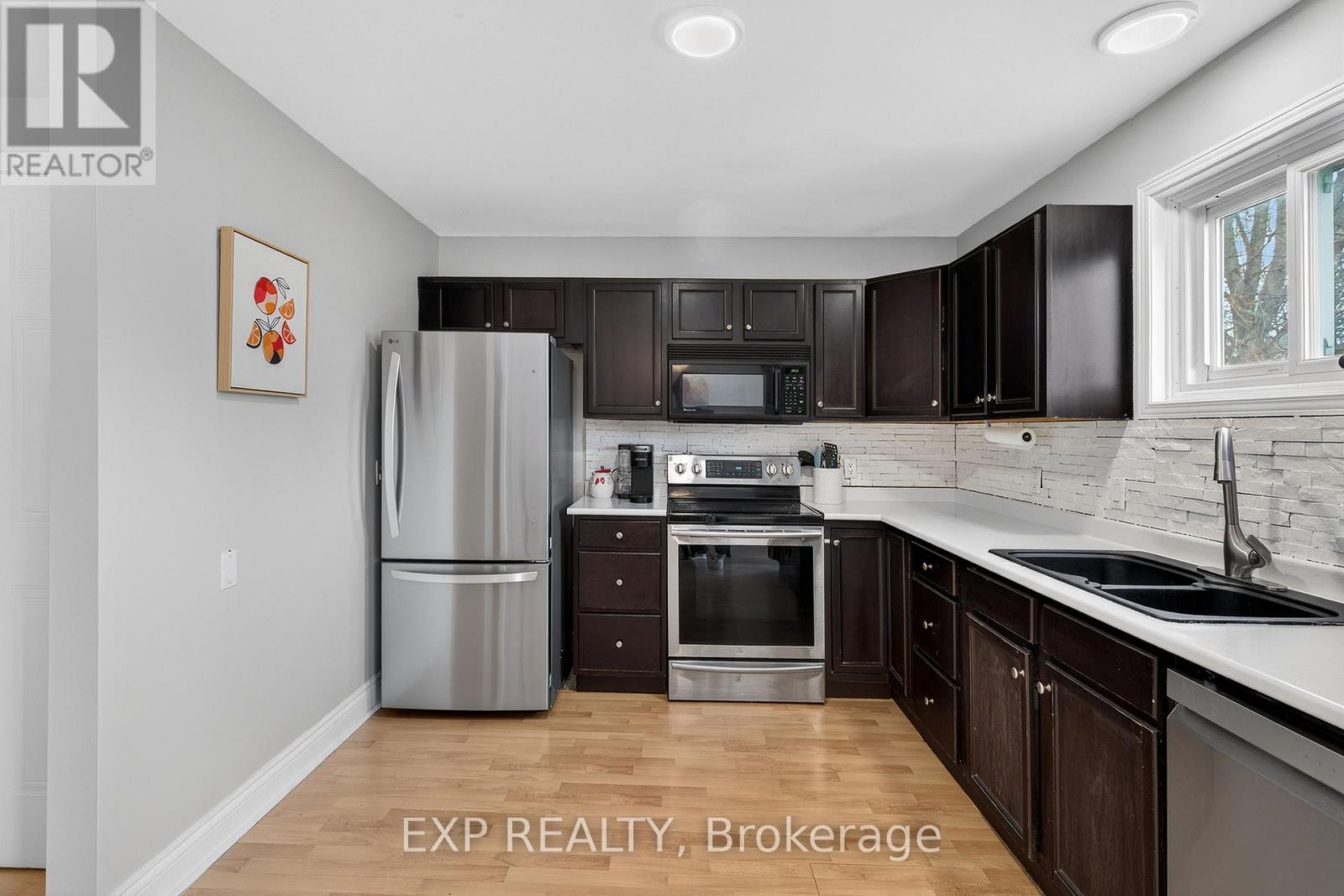 373 Ginger Street, Greater Napanee (Greater Napanee), ON - Indoor Photo Showing Kitchen With Double Sink