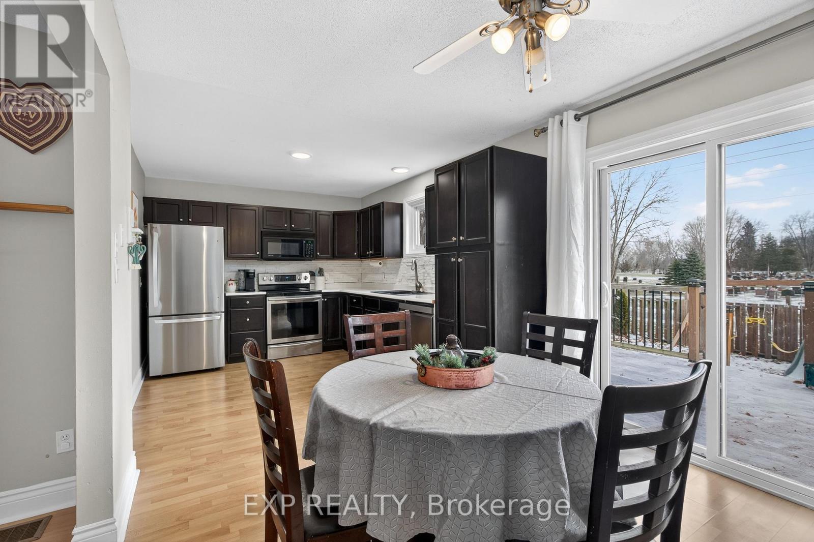 373 Ginger Street, Greater Napanee (Greater Napanee), ON - Indoor Photo Showing Dining Room