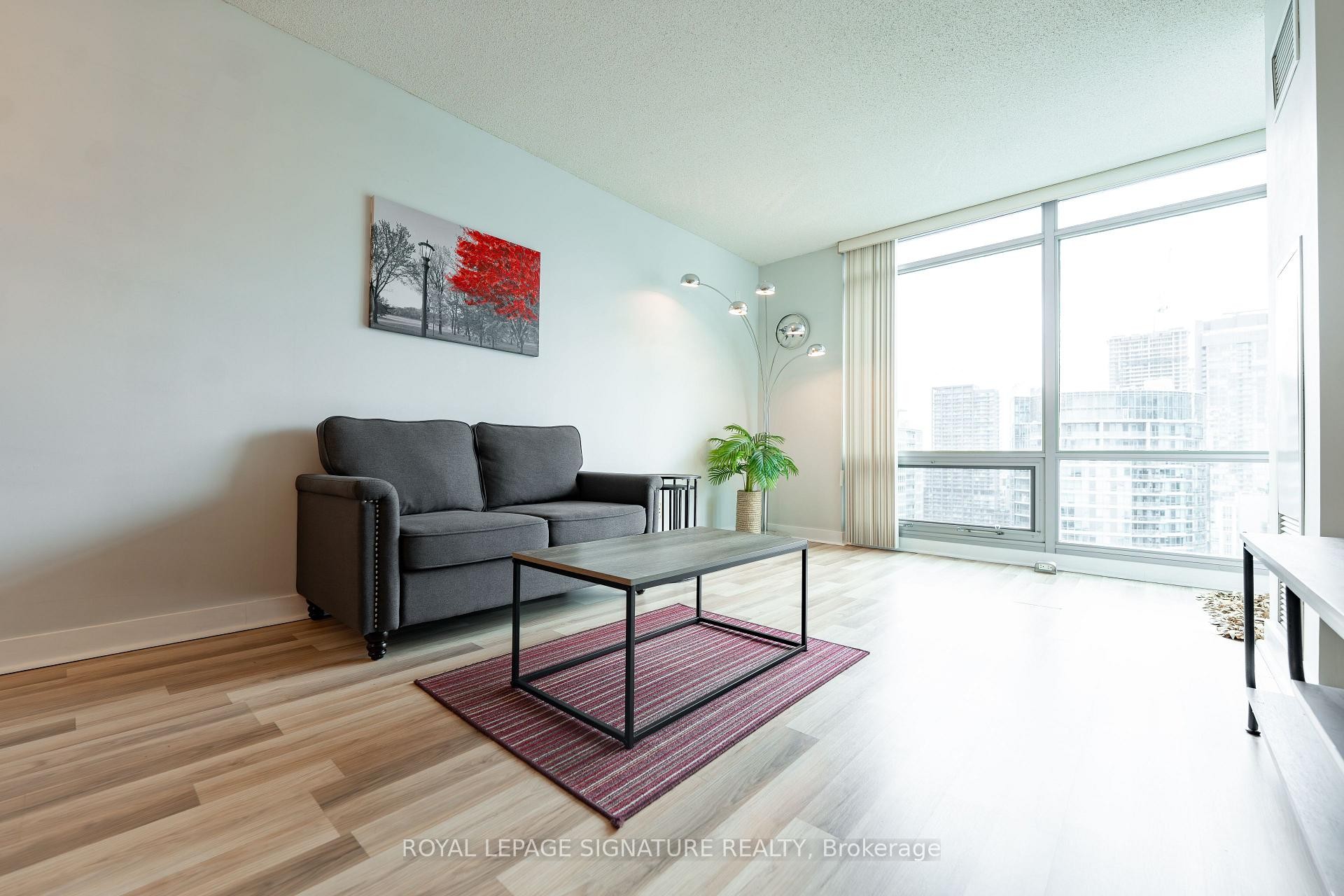 3011-81 Navy Wharf Court, Toronto, ON - Indoor Photo Showing Living Room