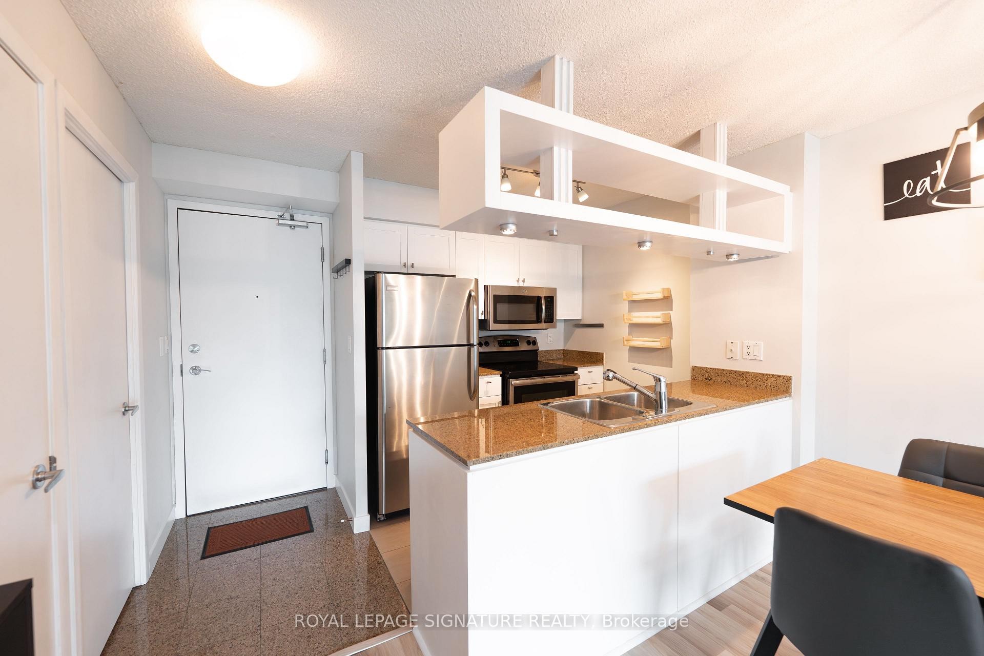 3011-81 Navy Wharf Court, Toronto, ON - Indoor Photo Showing Kitchen With Stainless Steel Kitchen With Double Sink