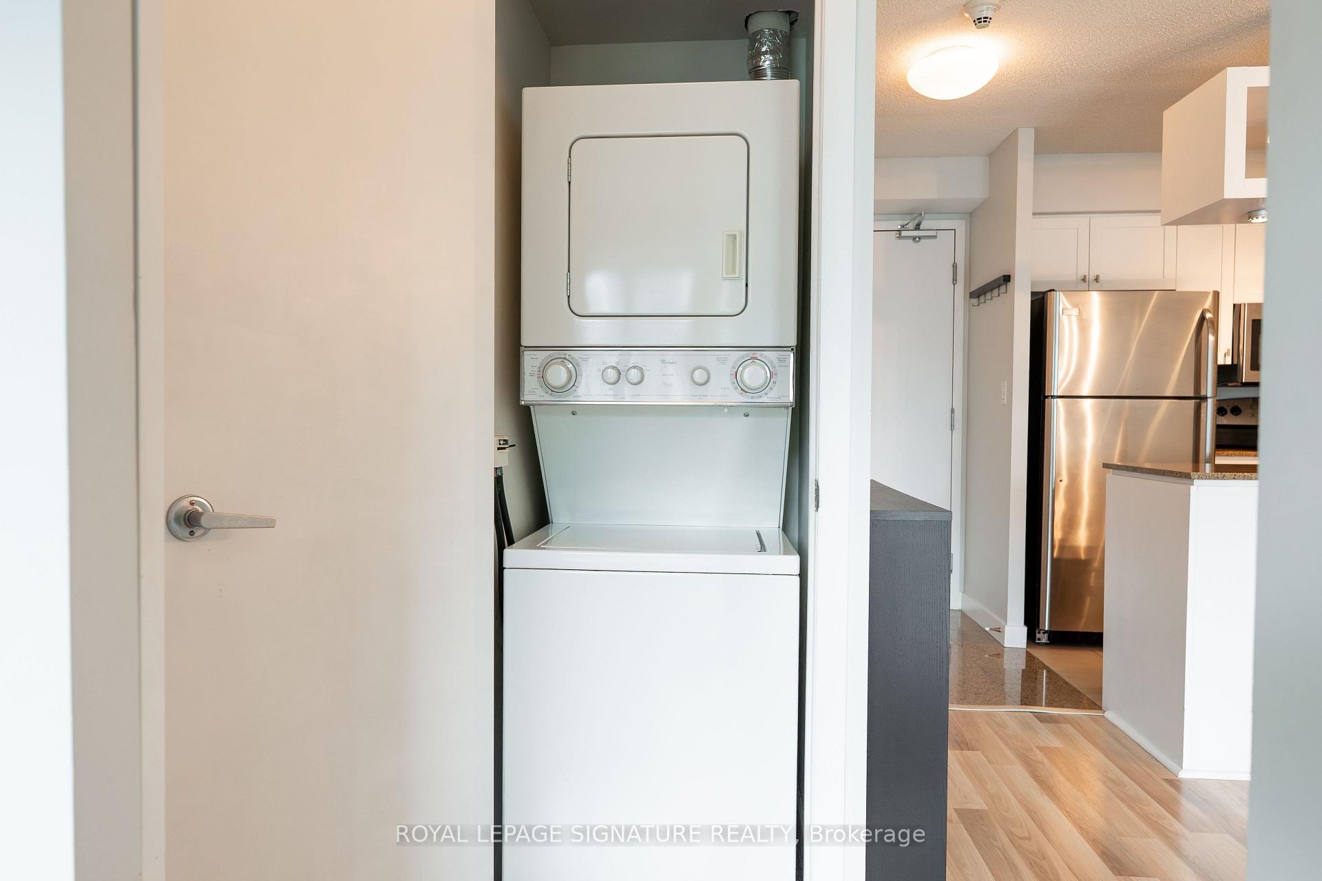 3011-81 Navy Wharf Court, Toronto, ON - Indoor Photo Showing Laundry Room