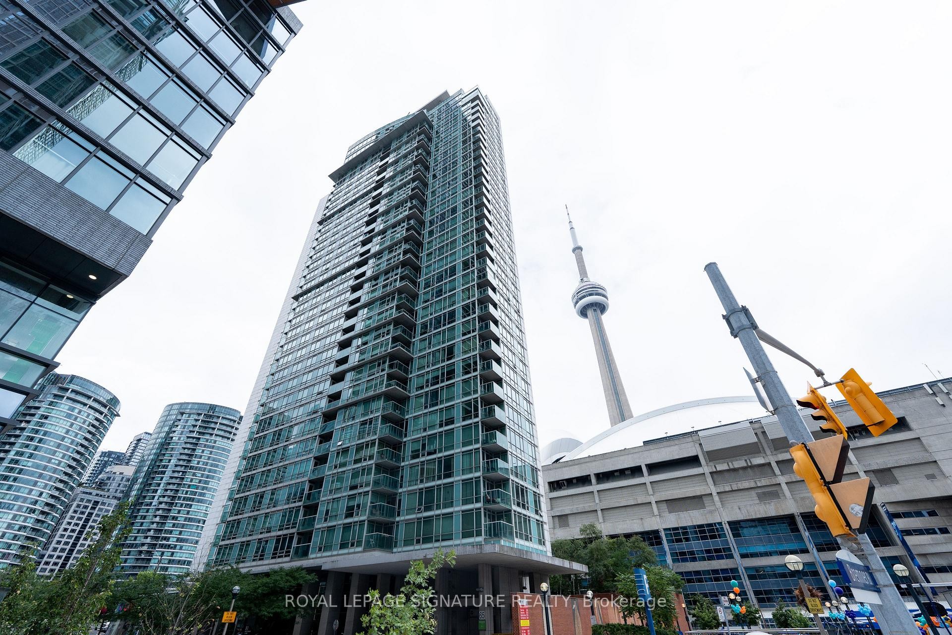 3011-81 Navy Wharf Court, Toronto, ON - Outdoor With Facade