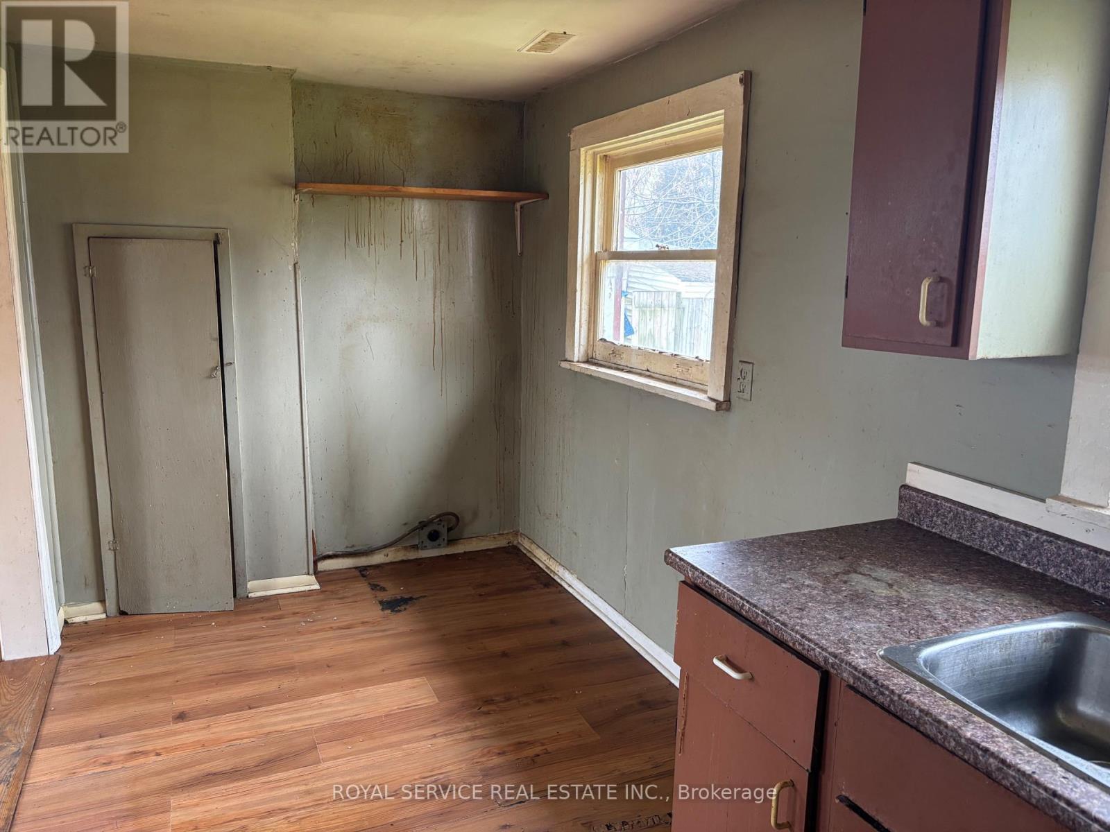 10 Elgin Street E, Brighton, ON - Indoor