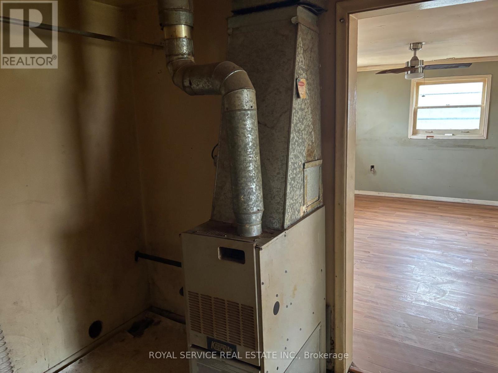 10 Elgin Street E, Brighton, ON - Indoor