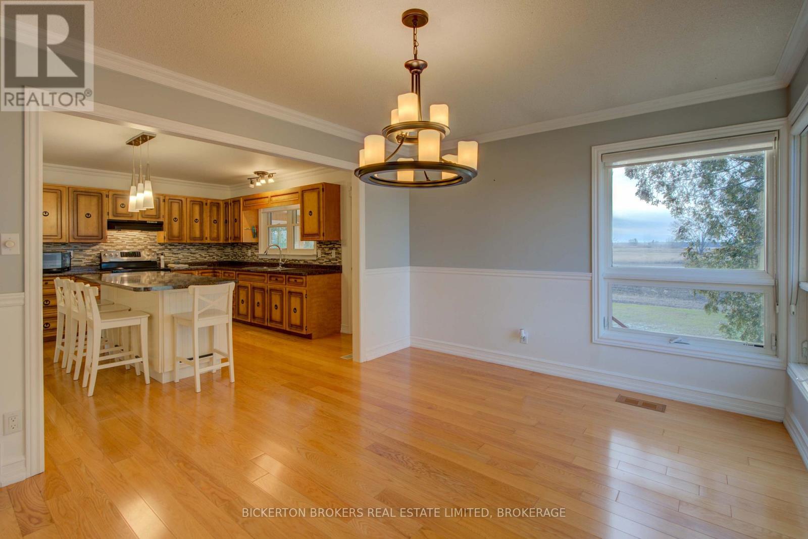 108 Russell Road N, Front Of Leeds & Seeleys Bay, ON - Indoor Photo Showing Kitchen