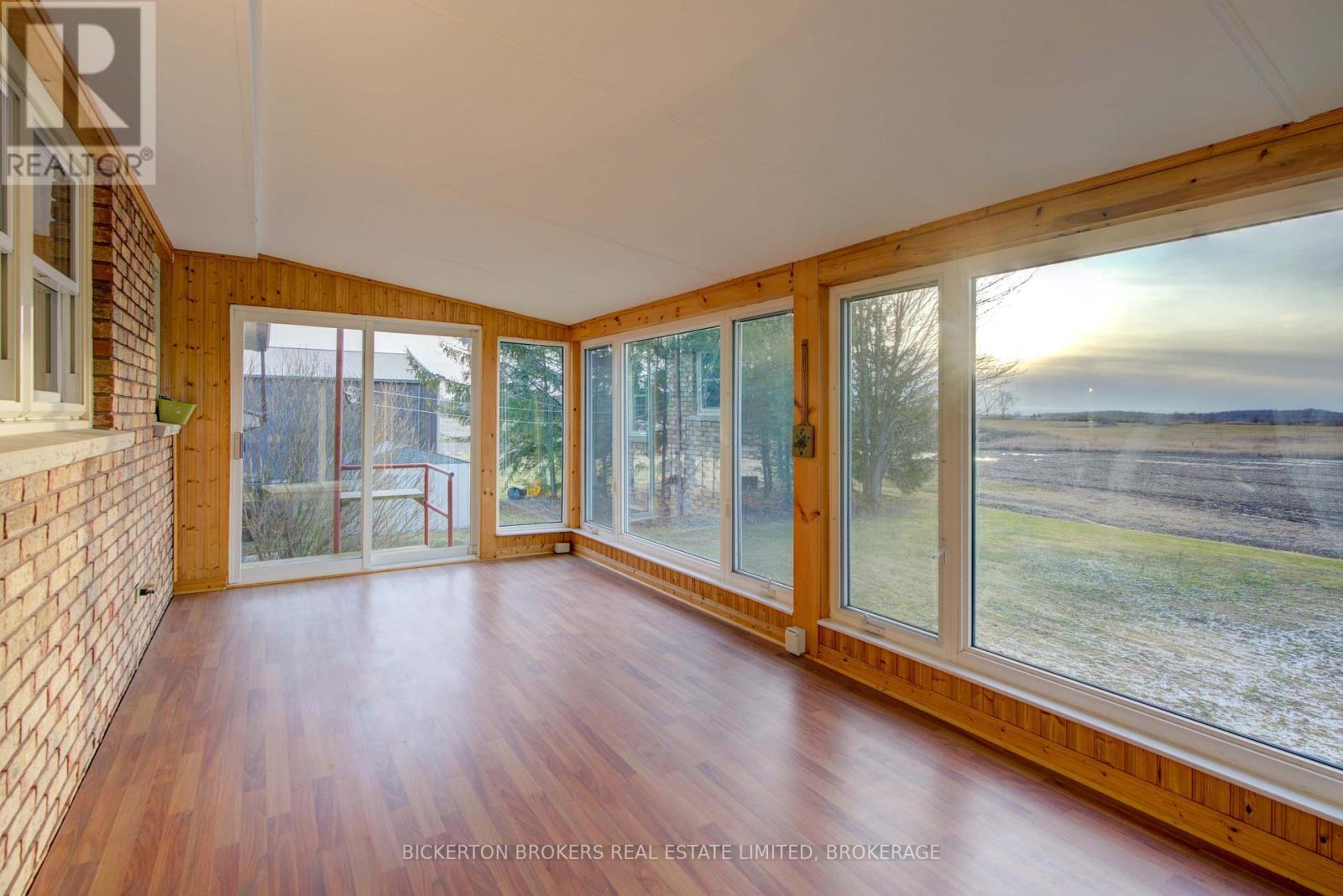 108 Russell Road N, Front Of Leeds & Seeleys Bay, ON - Indoor Photo Showing Other Room