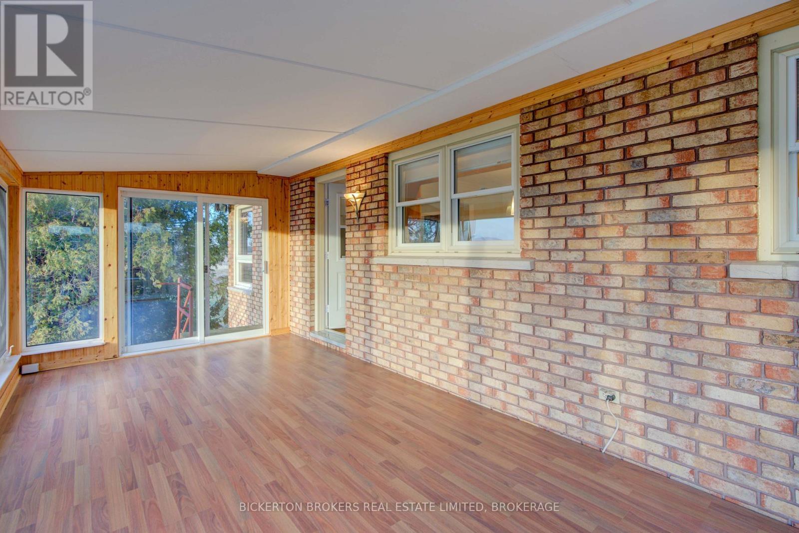 108 Russell Road N, Front Of Leeds & Seeleys Bay, ON - Indoor Photo Showing Other Room